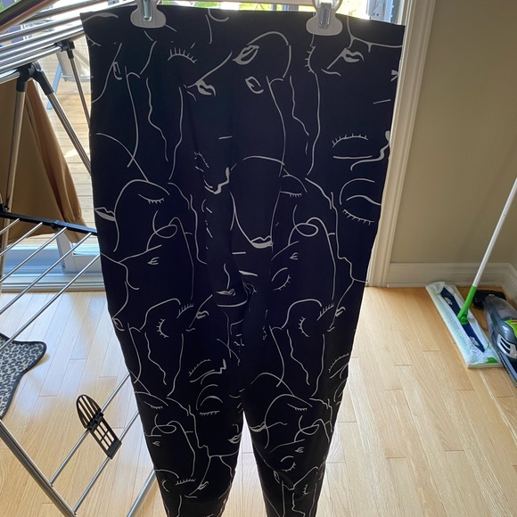 straight leg pants with design - Picture 2 of 3